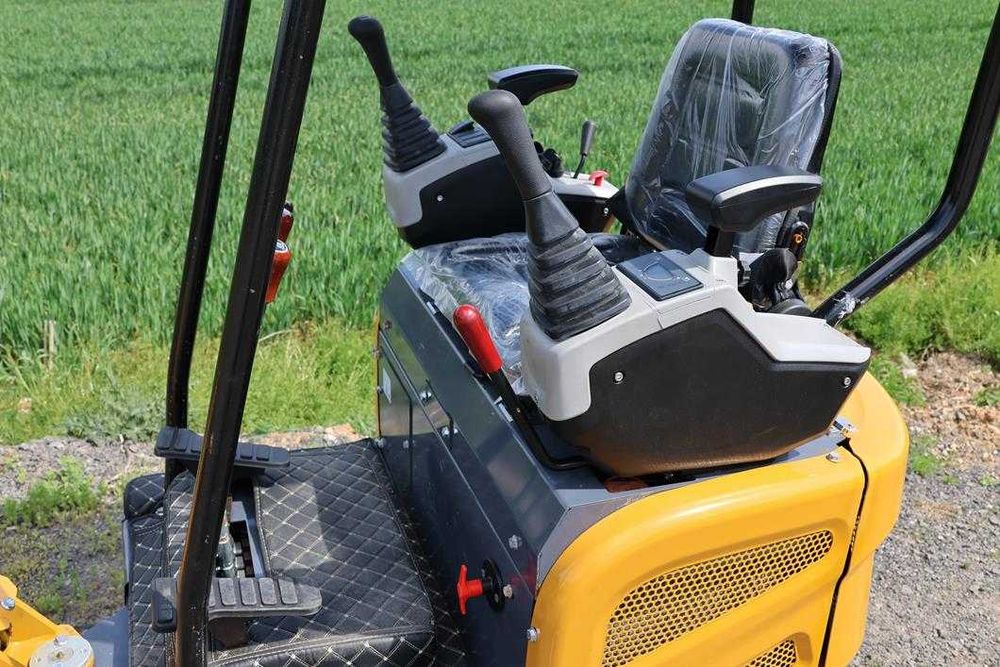 Minikoparka APS OKW 17 gąsienice 1,5 tony moc 18.5 Kw WYPRZEDAŻ 2024