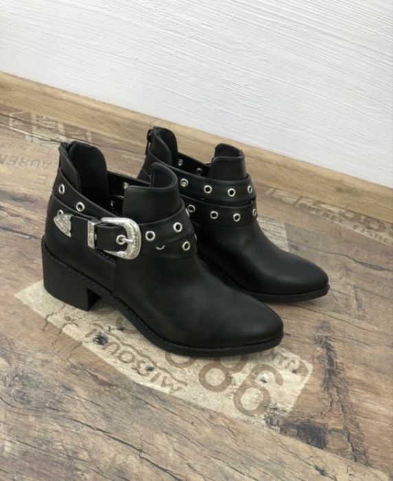 Казаки / Ботинки H&M