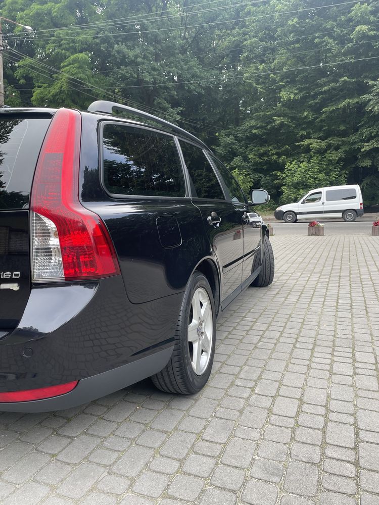 Volvo V50 1.6D в хорошому стані