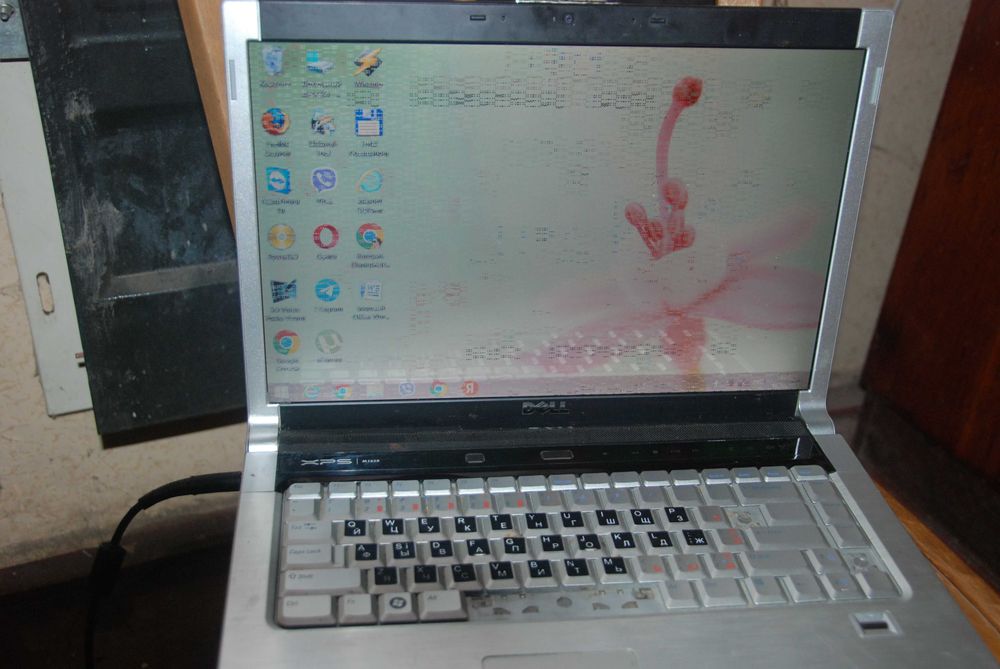 ноутбук ДЕЛЬ в рабочем состоянии 19дюймов