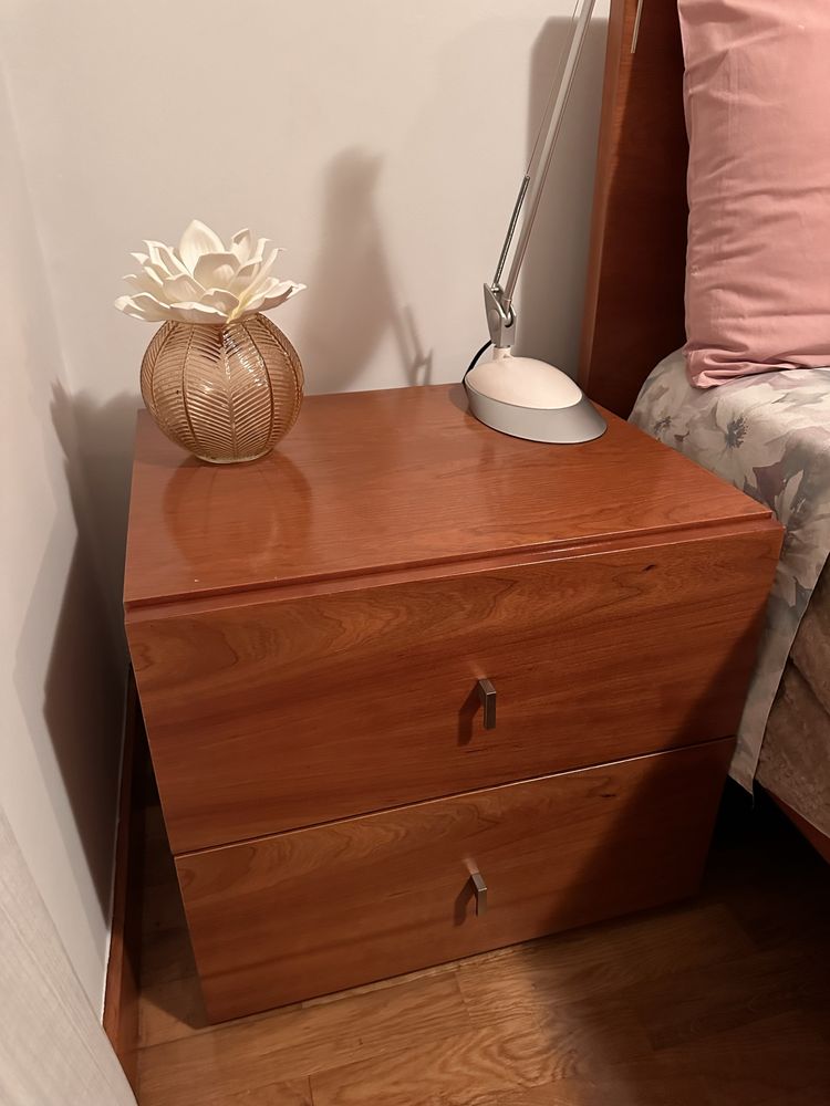 Mesa de cabeceira em ótimo estado