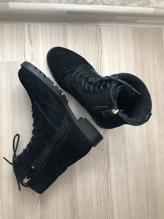 Чорні ботильйони з екозамші з утепленням