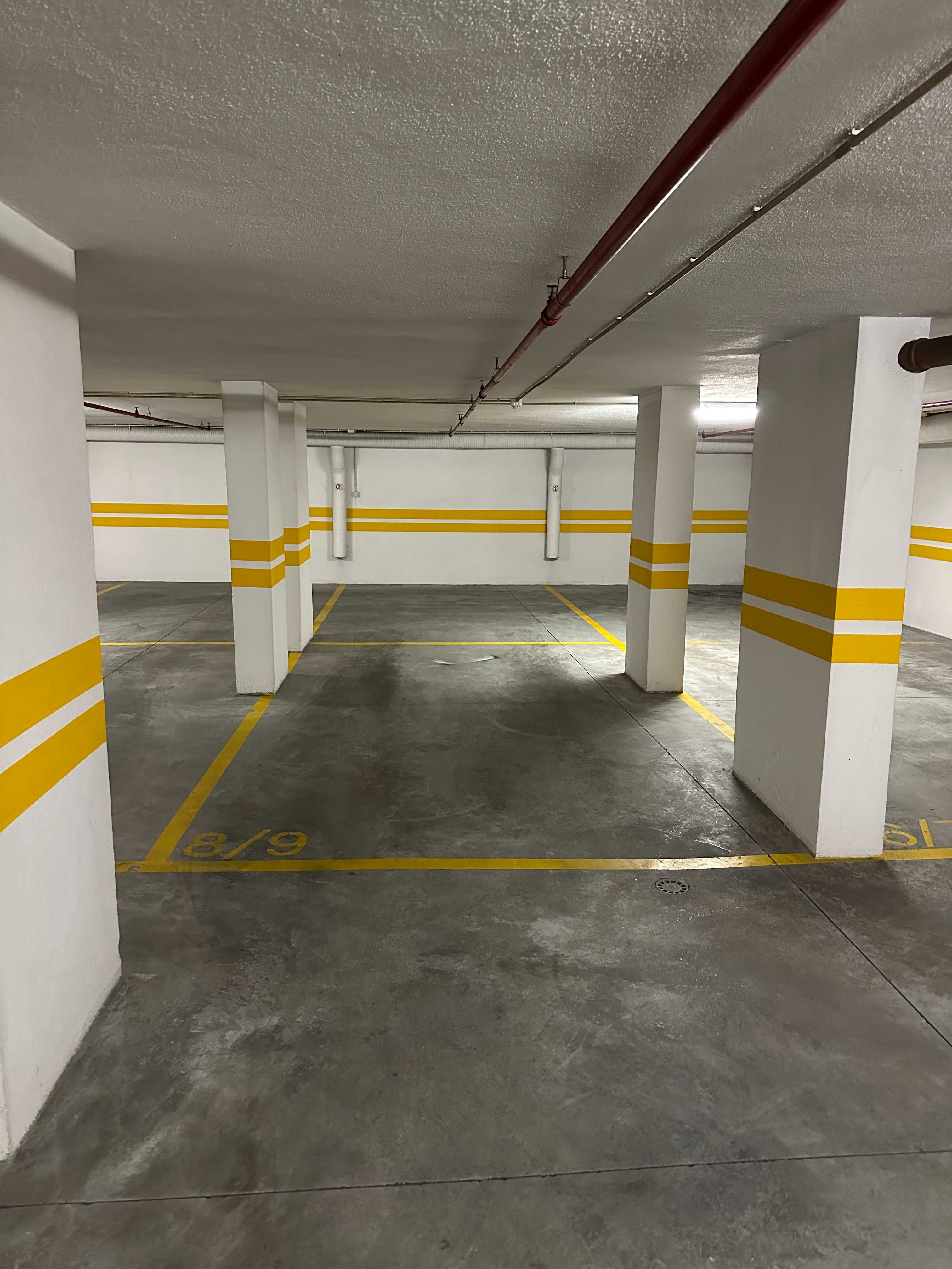 Estacionamentos duplos - Almirante