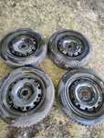 Felgi 15 cali. 5x100 z oponami zimowymi Pirellir 185x65x15 i kołpakami