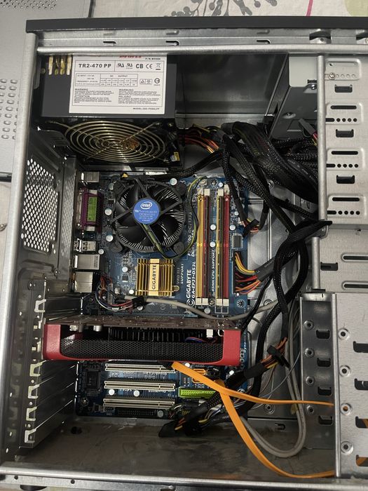 Stary komputer z perełkami