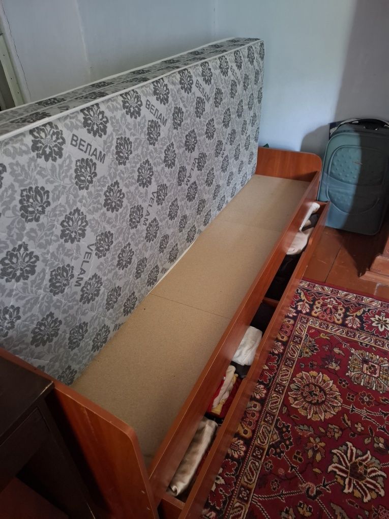 Односпальне ліжко б/у