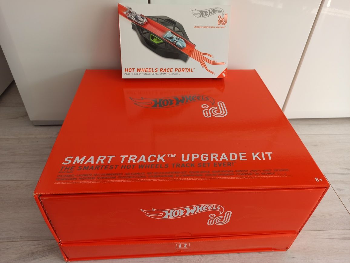 Hot Wheels iD Smart Track Kit Tor + portal wyścigowy 2 auta GFP20