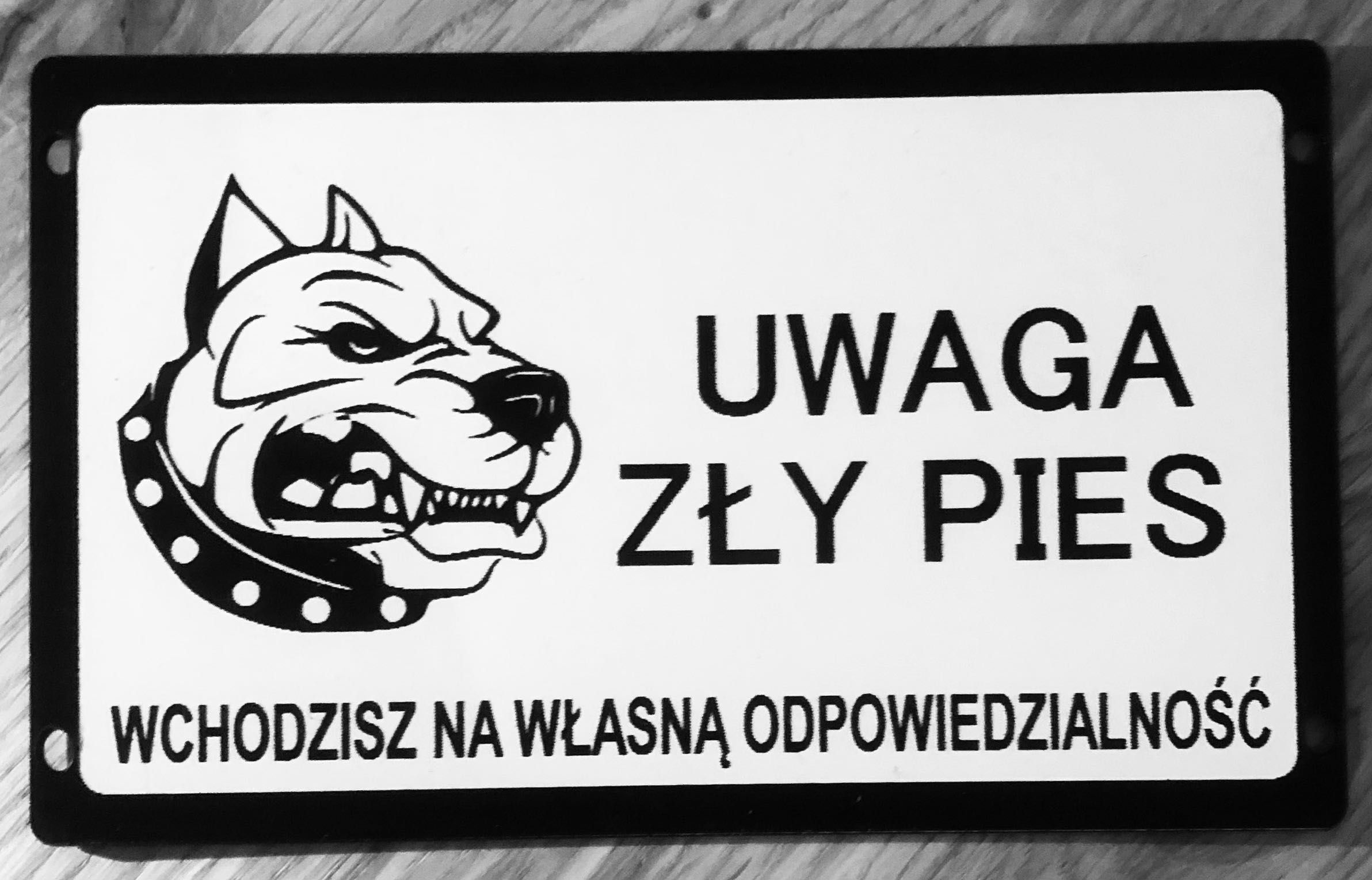 Uwaga zły pies różne tabliczki