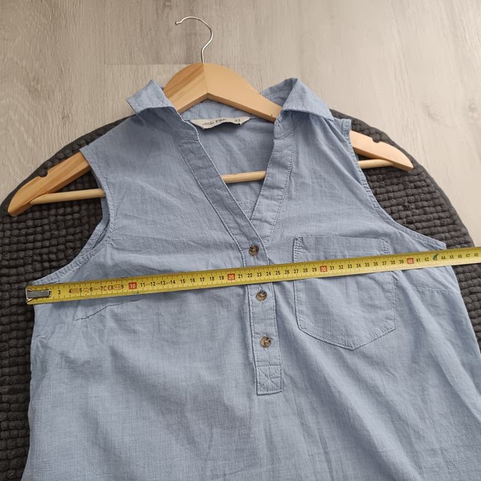 Damska koszula, bez rękawów, dekolt zapinany na guziki, rozmiar 34/XS