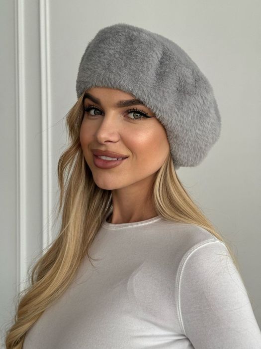 Берет модный стильный.