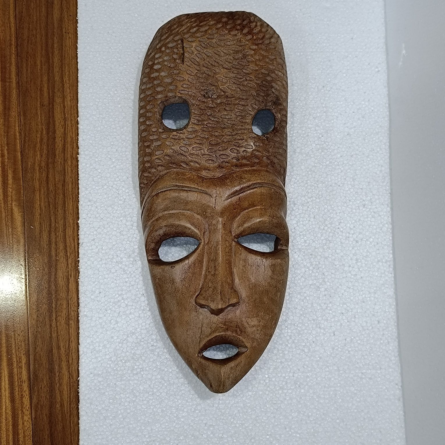 Máscara Tribal Africana em Madeira Esculpida à mão 52x20 cms