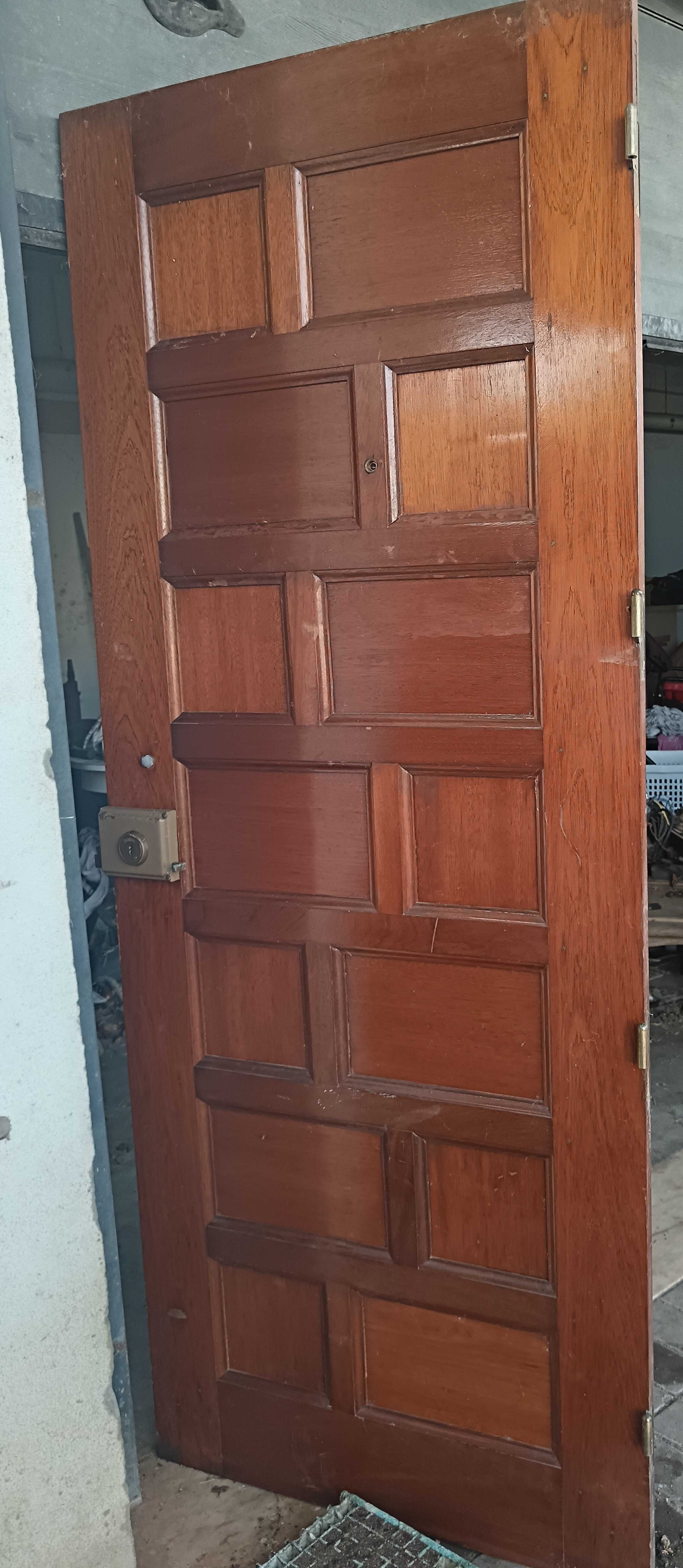 Vendo porta em bom estado