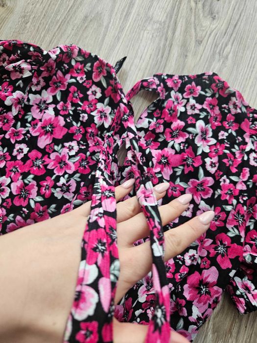 Bluzka crop top Mohito w kwiaty