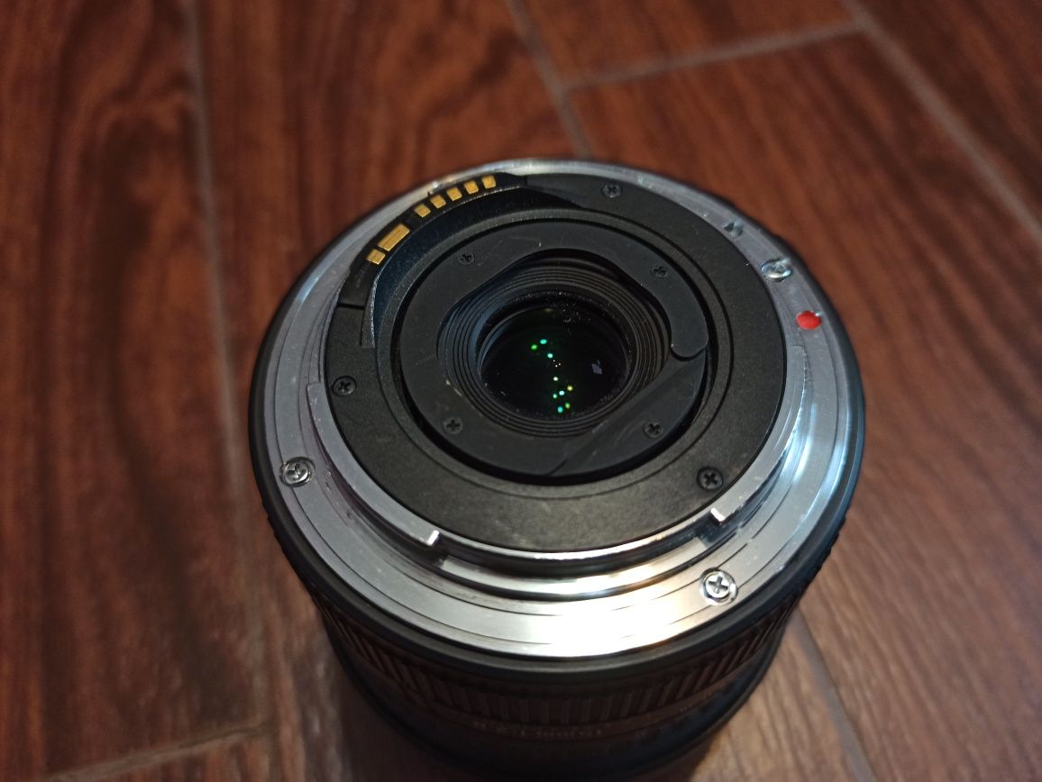 Sigma 15mm F2.8 EX DG Fisheye mocowanie Canon