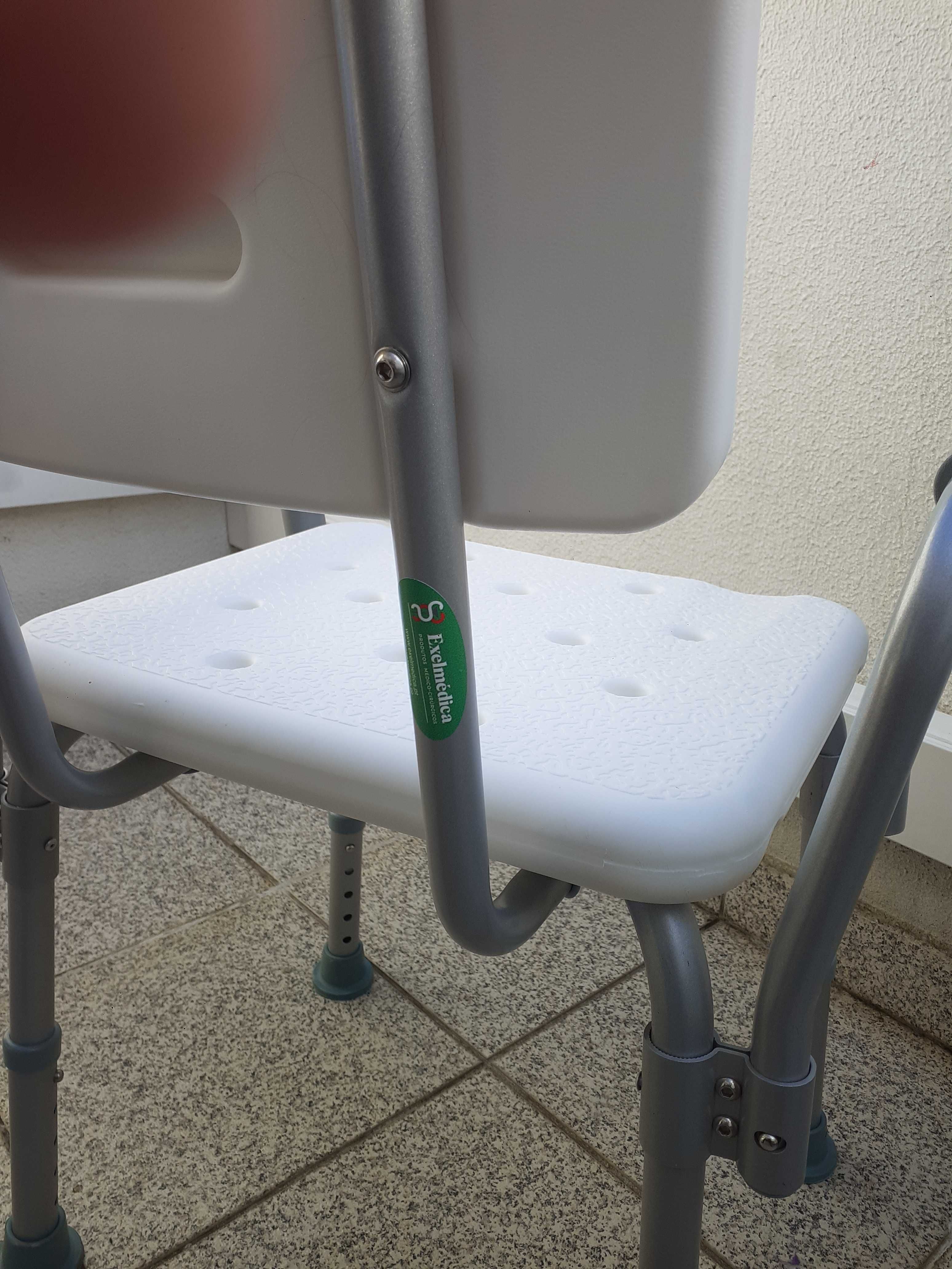 Cadeira auxiliar para tomar banho