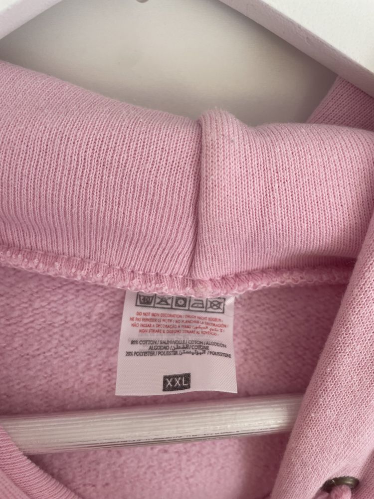Różowa bluza z kapturem