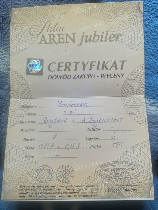 Łańcuszek z zawieszka z brylantami