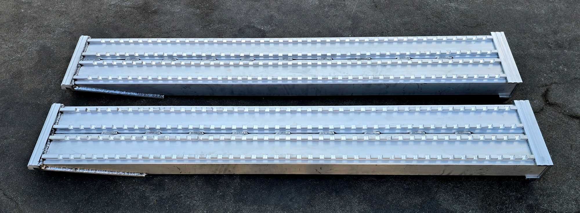 Najazdy aluminiowe PROFESSIONAL 2800x300x120mm mocowanie dolne 9,6 t.