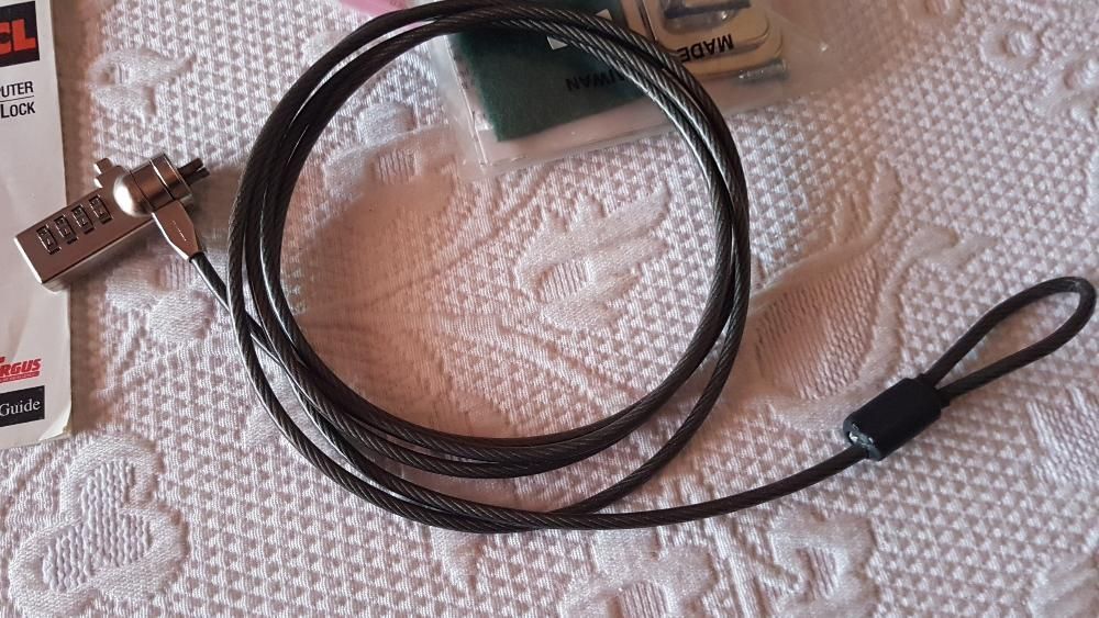 Cadeado com cabo Targus Defcon CL para PC notebook.