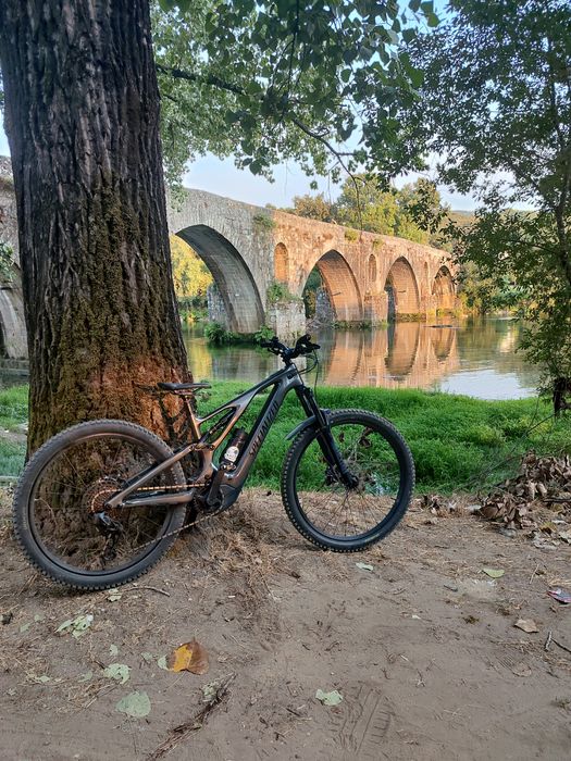 Suspensão e amortecedor rockshox