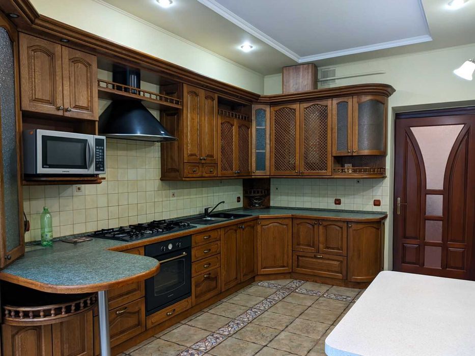 Оренда 3-кімнатної квартири вул. Вітовського