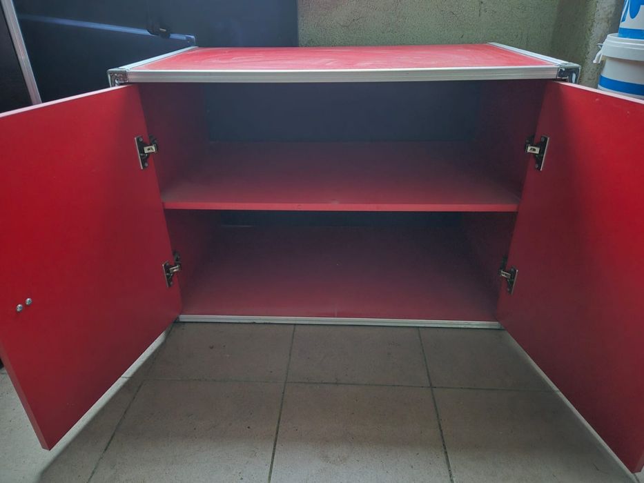 Szafka wisząca półka czerwona otwierana dla dzieci dwie półki