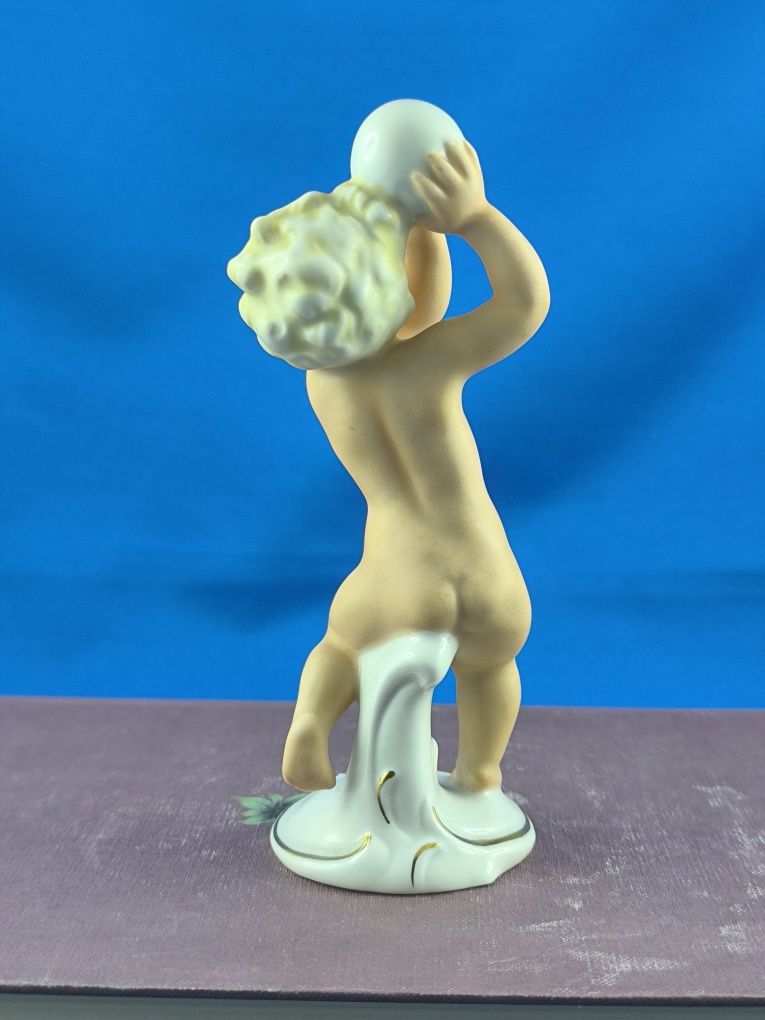 Putto z kulą Schaubach Kunst Wallendorf Niemcy #porcelana #ozdoba
