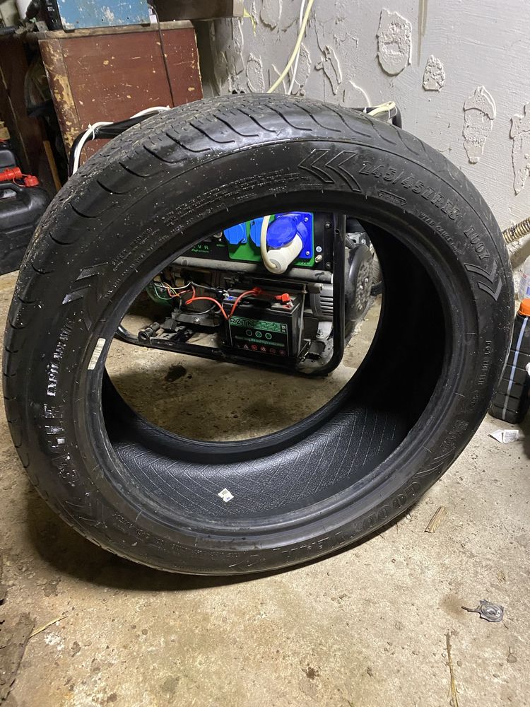 Продам резину 245/45 r18 Good year eagle