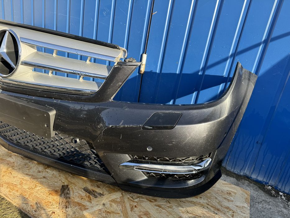 Бампер Mercedes W204 C-klass AMG рестайл під парктроніки і омивачі фар