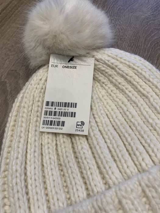 Sprzedam czapka z pomponem