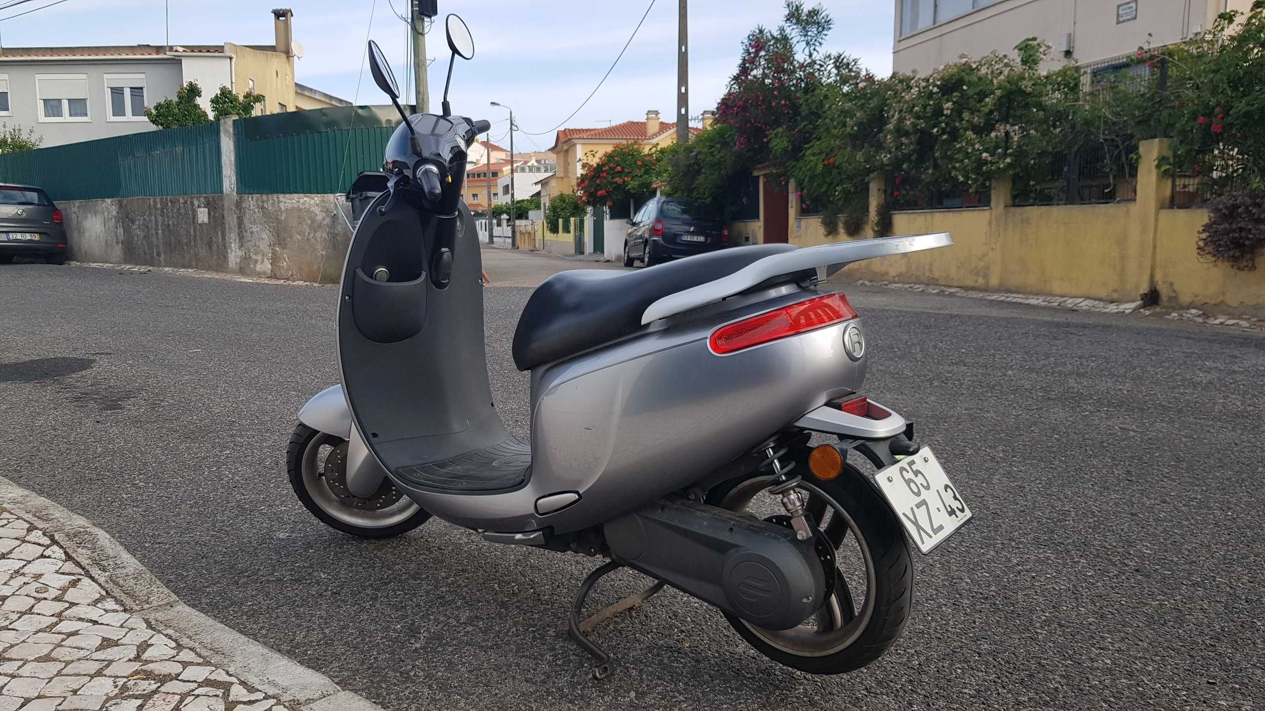 Scooter Elétrica Ecooter E1R - equivalente a 125cc