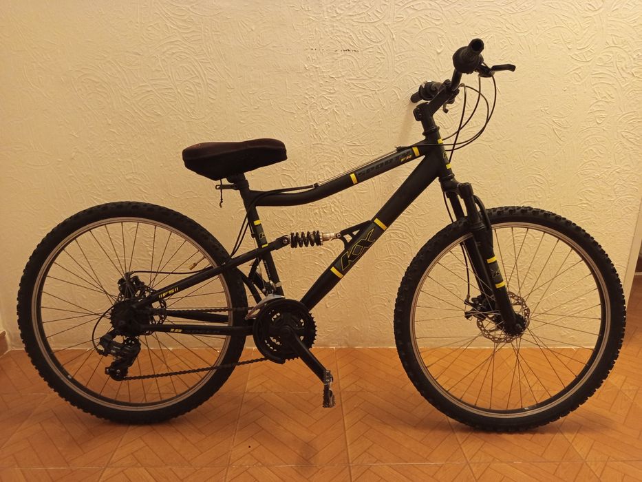 Bicicleta BTT full suspension