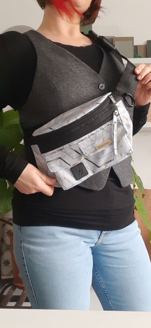 Szara Nerka na spacery z psem. Na przysmaki I worki