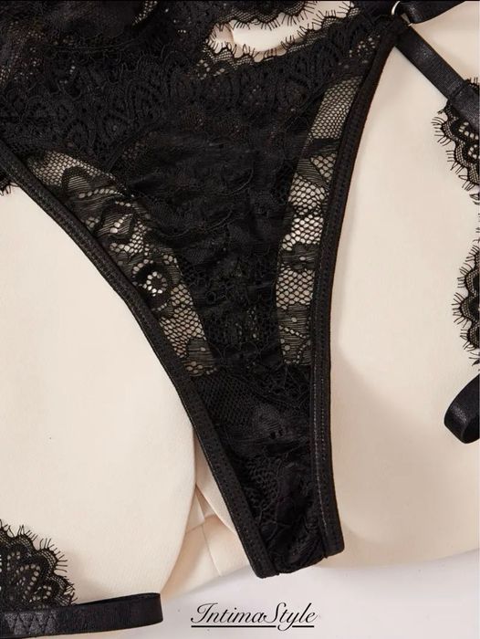 Сексуальний чорний комплект білизни з підвʼязками