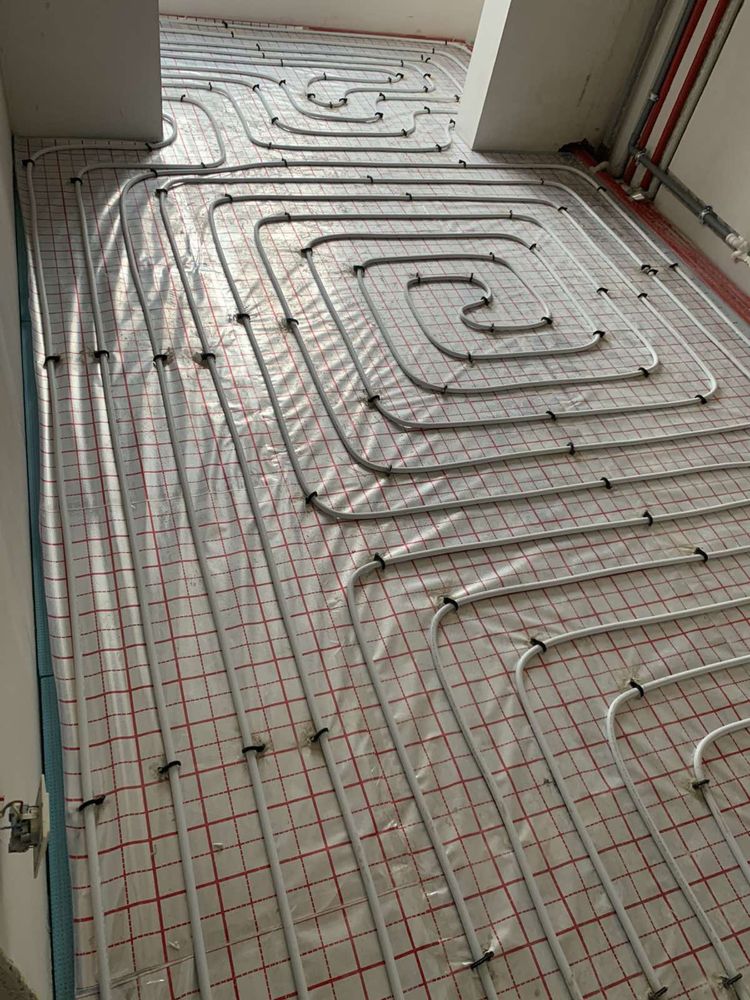 Монтаж теплої підлоги та сантехніки