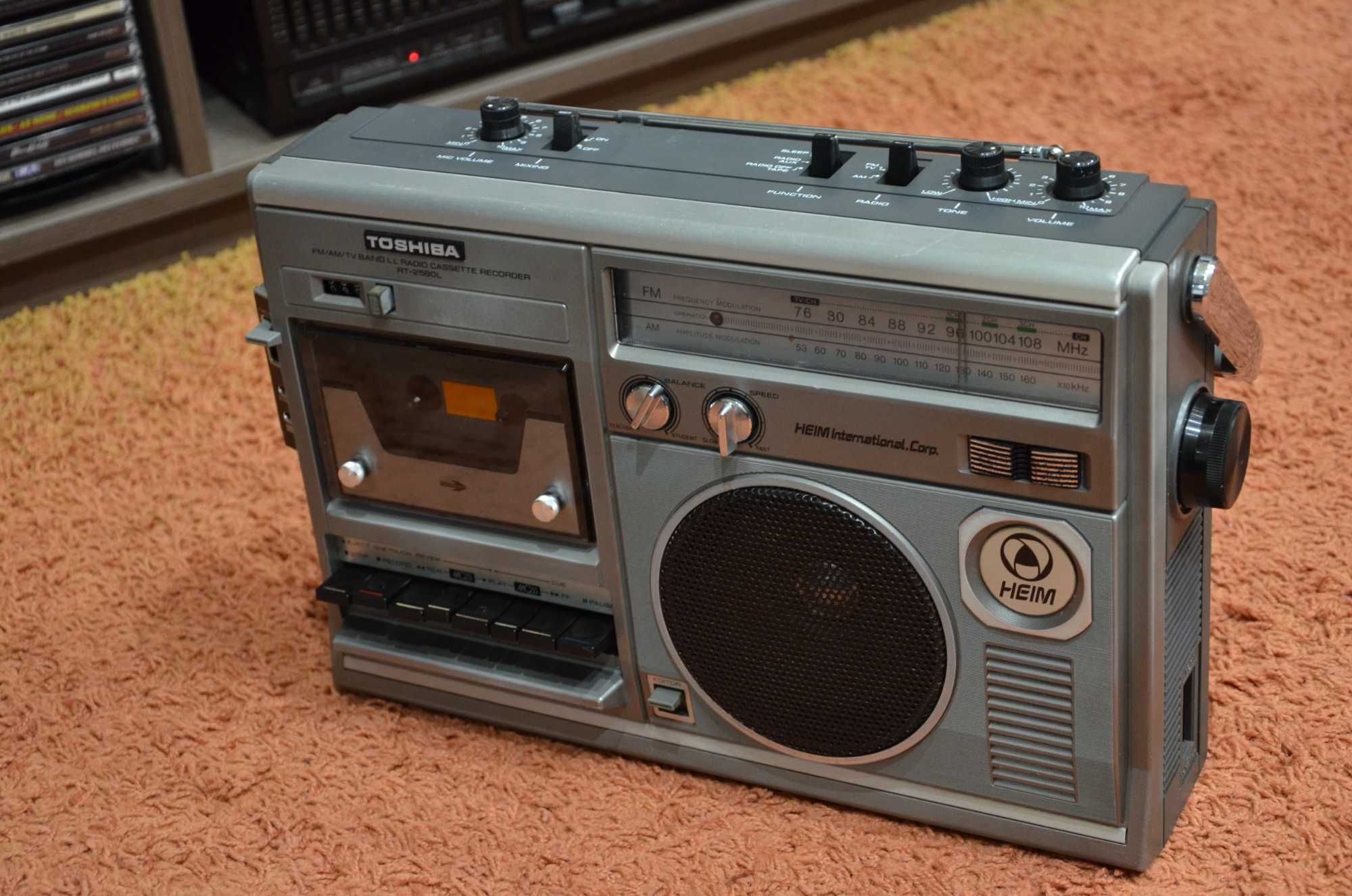 Toshiba RT-2580L Магнитола