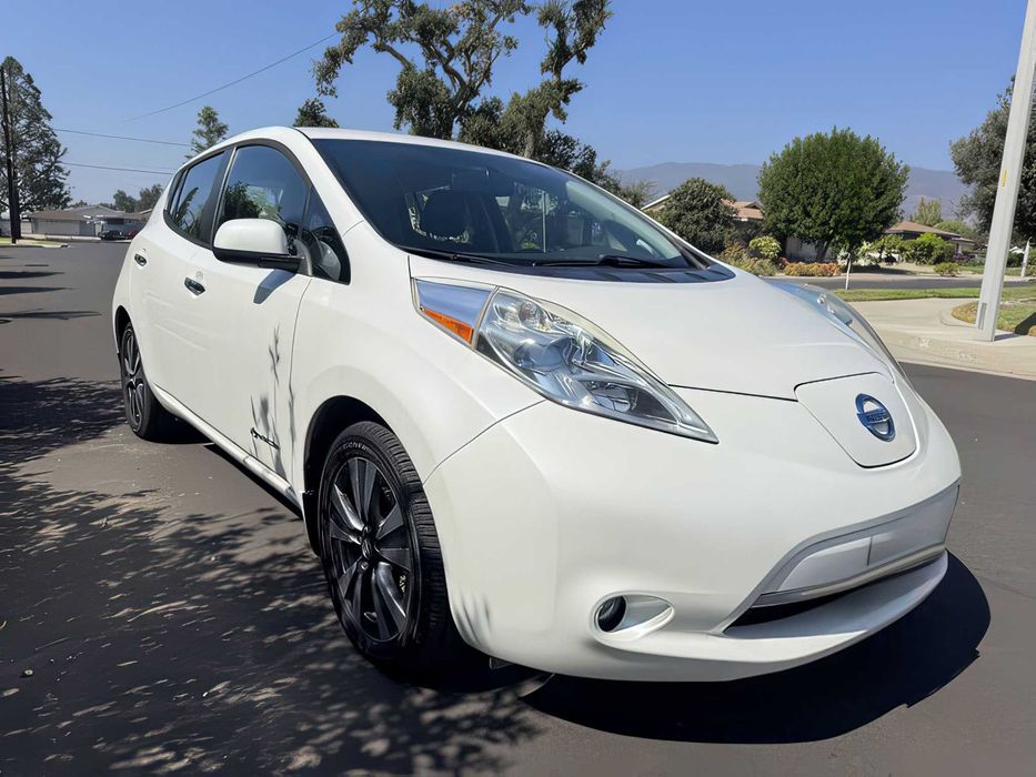 Nissan LEAF      2015
