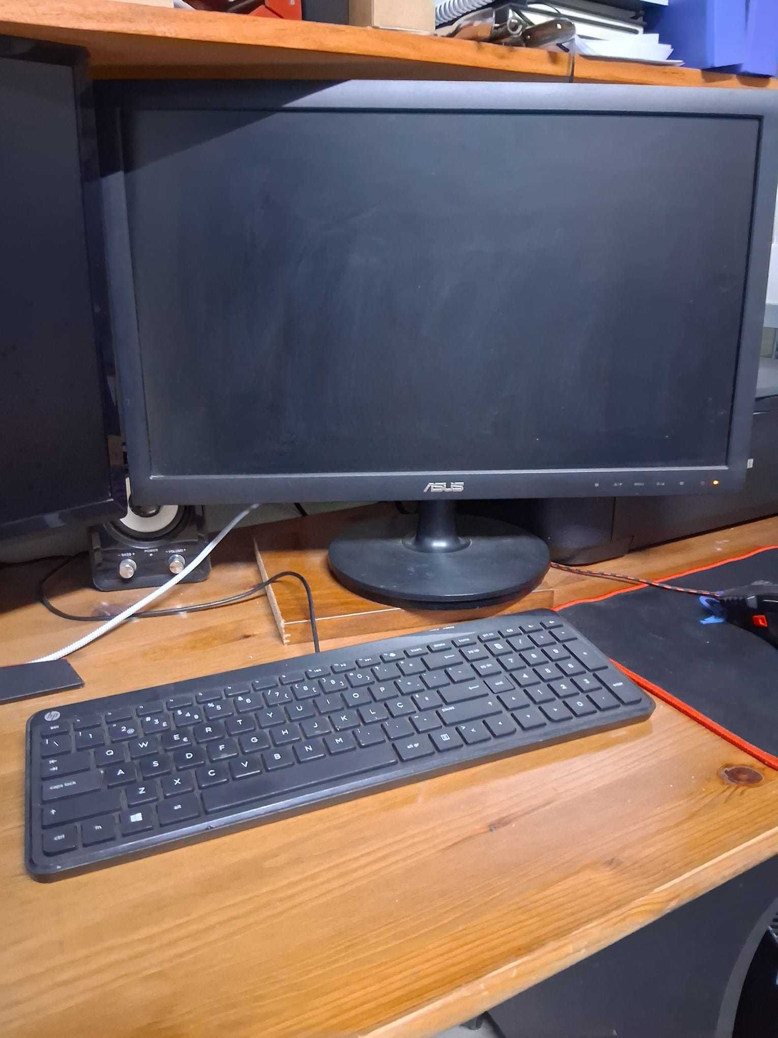 Computador HP OMEN 880 + ecrã Asus  22" + teclado hp + rato