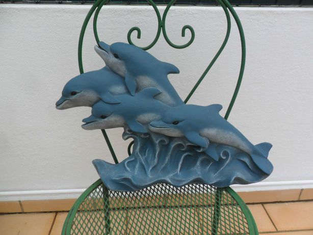 Grupo de 4 golfinhos em pó de pedra