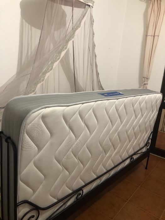 Colchao 200x90cm,cama, roupa de cama, cortinados e decorcacao