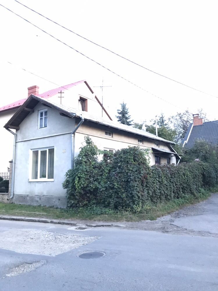 Продам приватний будинок з гаражем в центрі м.Дрогобич