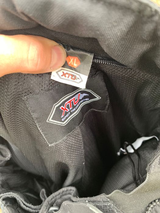 Kombinezon motocyklowy firmy Kombinezon motocyklowy Kurtka + Spodnie.