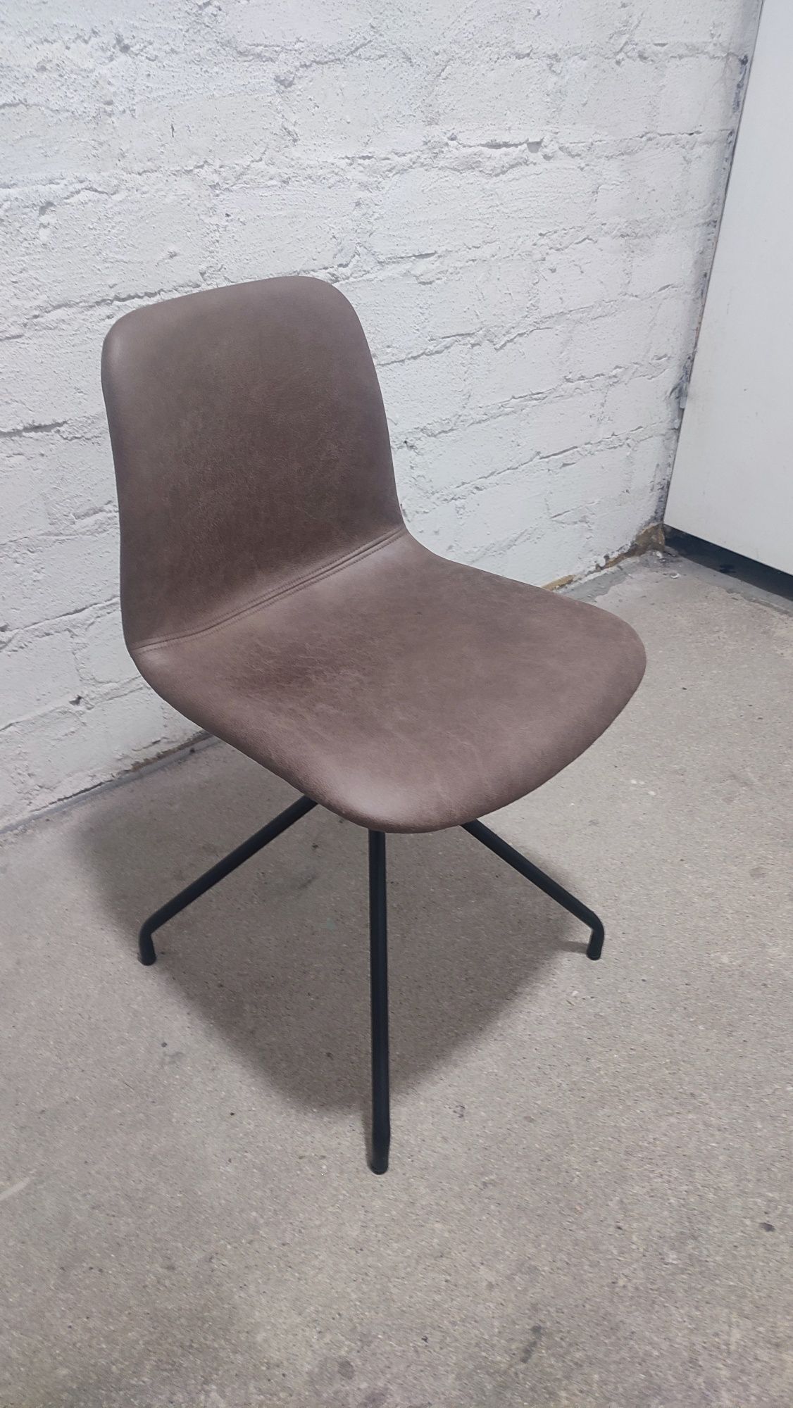 Krzesło tapicerowane nowoczesne eko skóra brązowa