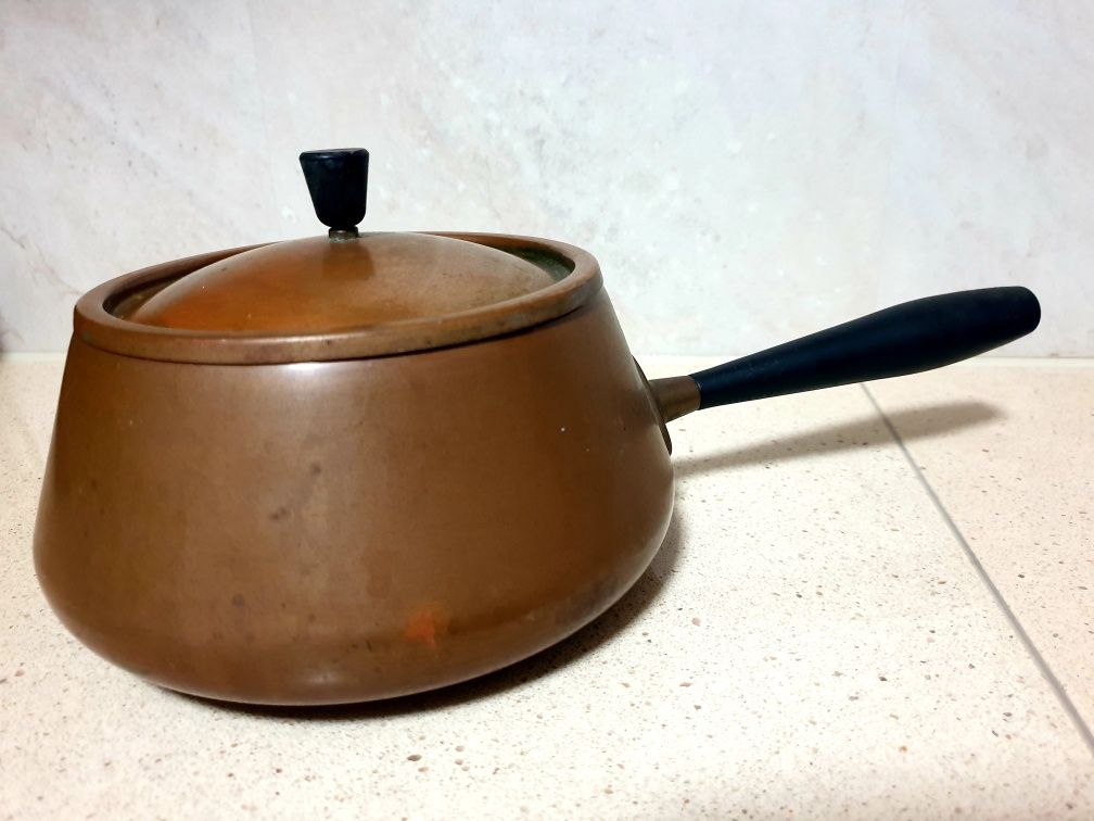 Antiga floreira e panela de fondue suíça em cobre