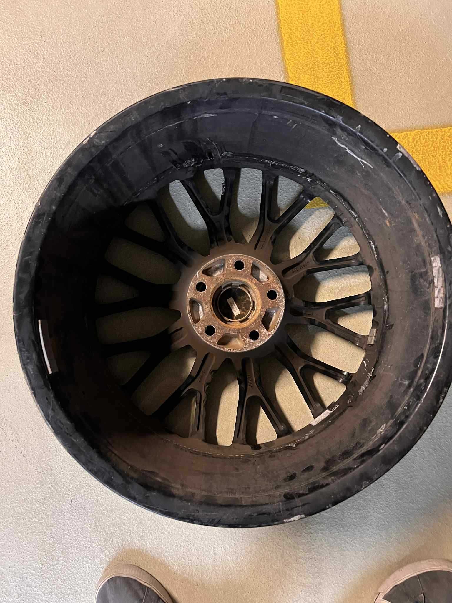 Felga aluminiowa 19" 9J Ford Mustang - Uszkodzona !!!