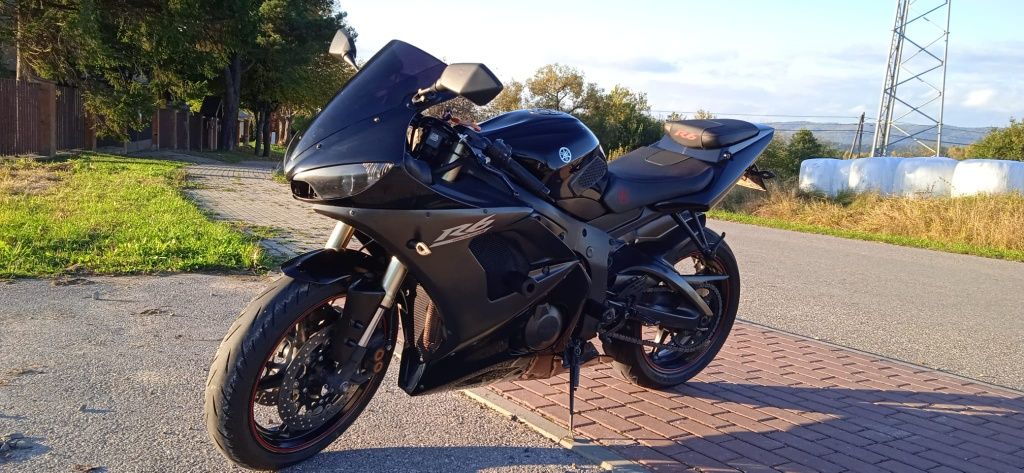 Motocykl Yamaha R6 2005 doinwestowana