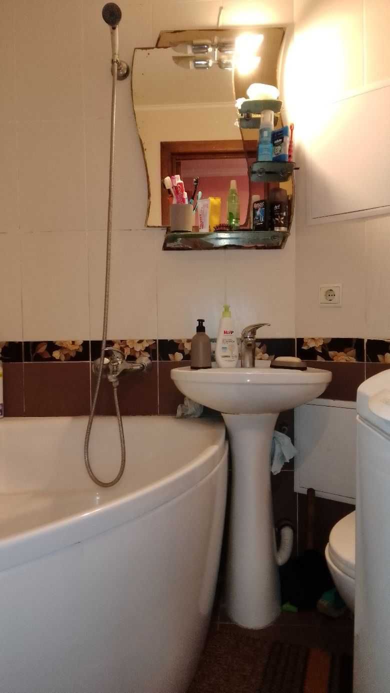 Продам двосторонню двокімнатну на Кубанській Україні (Жукова), 19.
