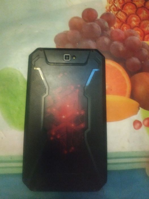 Продаю планшет не робочий