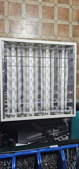 Lampy kasetonowe z zarowkami 11 sztuk