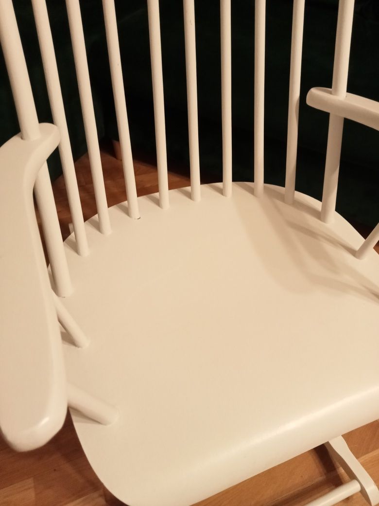 Piękne bujane krzesło, fotel na biegunach